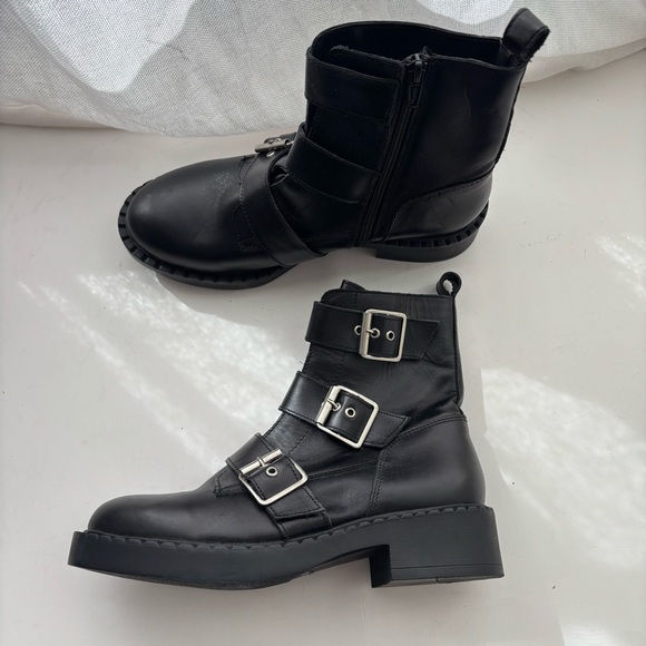 STEVE MADDEN Arlette Triple Buckle Boot In Black Leather Size 9 Moto Combat - Picture 2 of 8